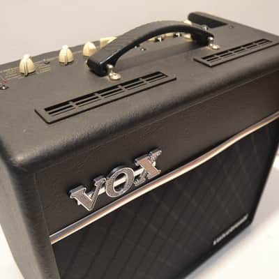 Vox Valvetronix VT40+ 40-Watt 1x10 Modeling Guitar Combo 2010s - Black image 2