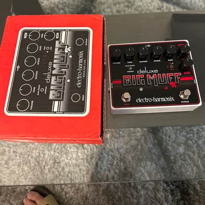 Electro-Harmonix Deluxe Bass Big Muff Pi Distortion / Sustainer 2012 - Present - Black / Green image 2