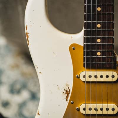 Luxxtone Choppa S Heavy Aging HSS-Olympic White w/Gold Anodized Pickguard & Roasted Flame Maple Neck image 4