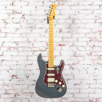 Fender - American Professional Classic Stratocaster - Electric Guitar - HSS - Maple Fingerboard - Faded Black - w/ Deluxe Gigbag image 2