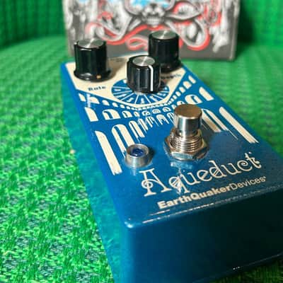 EarthQuaker Devices Aqueduct Vibrato 2018 - Present - Blue Sparkle / White Print image 2