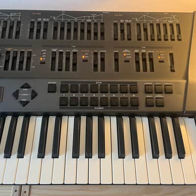 Roland JD-800 61-Key Programmable Synthesizer 1991 - 1995 - Carbon image 3