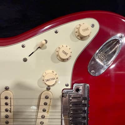 Fender American Deluxe Stratocaster with Rosewood Fretboard 1999 - 2001 - Crimson Transparent image 3