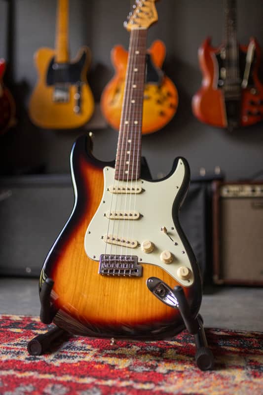 Fender Stratocaster 2015 - 3 color sunburst image 1
