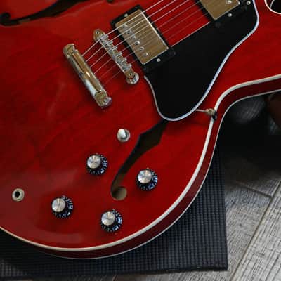 Minty! 2022 Gibson ES-335 Semi-Hollow Electric Guitar Cherry Gloss + OHSC image 7