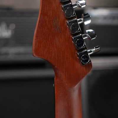 Fender Acoustasonic Standard Jazzmaster - Honey Burst - Demo image 6