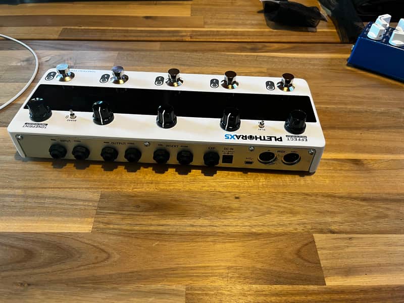 TC Electronic Plethora X5 TonePrint Multi-Effects Pedalboard 2020 - Present - White image 1