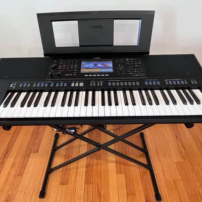 Yamaha PSR-SX720 61-Key Arranger Workstation 2024 - Present - Black image 1