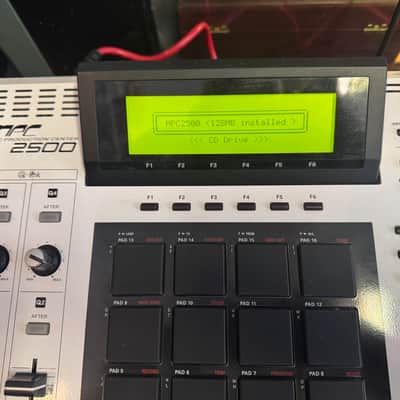 AKAI MPC 2500 LIMITED EDITION - WHITE HD Drive 120G/CD/128MEG //drum pads/sampler //ARMENS// image 4