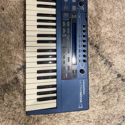 Novation UltraNova 37-Key 20-Voice Synthesizer 2010 - Blue
