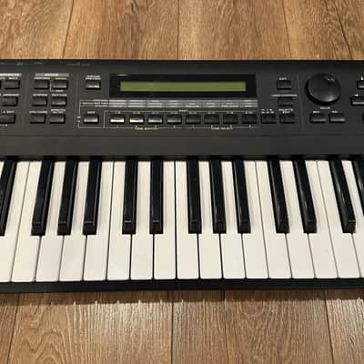 Roland XP30/Roland XP-30 Music Workstation 61 Keys.....MINT image 3