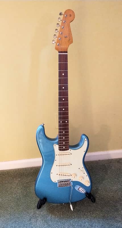 Fender Classic Series 60's Stratocaster 2019 - Lake Placid Blue Gloss with Case image 1