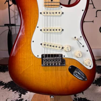 Fender American Standard Stratocaster with Maple Fretboard 2012 ASH 7.4lb image 2