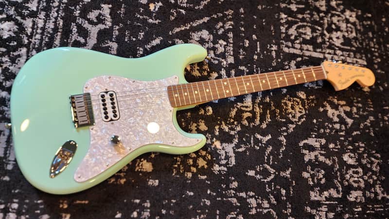 Fender Tom DeLonge Stratocaster Surf Green