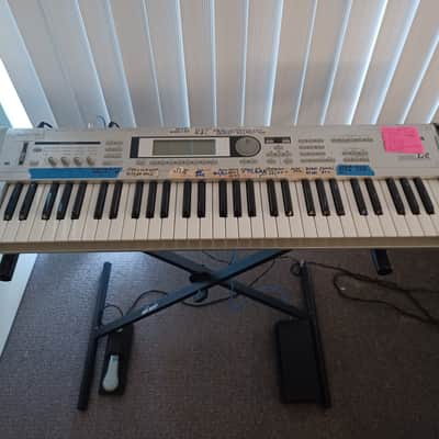 Korg Triton LE 61-Key 62-Voice Polyphonic Workstation 2000 - 2002 - Silver, includes SCUZZIE Drive interface ($125.00 option)