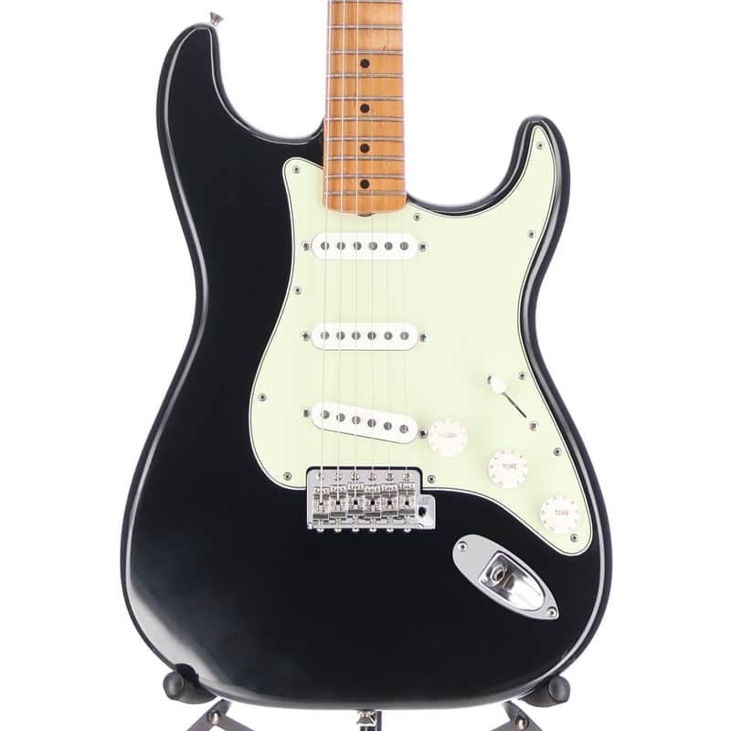 Fender Vintera® II Road Worn® '60s Stratocaster®, Maple Fingerboard, Black (X10) (94921)