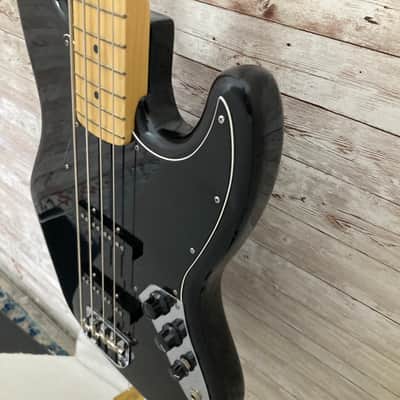 Used 2004 Fender American Series Jazz Bass with Maple Fretboard image 4