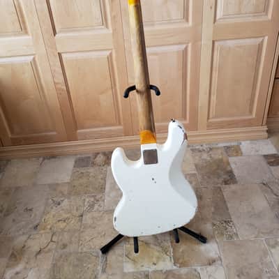 Fender Classic 60s Jazz. Heavy Relic 2018 Vintage White Relic Nitros Cellulose Lacquer. Beautiful Checking. image 18