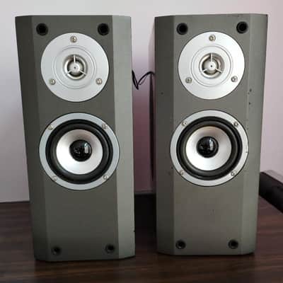 Sharper Image bookshelf speakers in very good condition - 2000's image 1