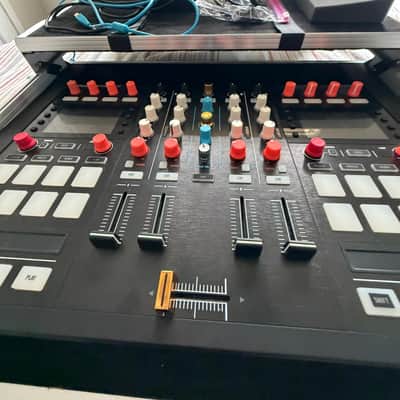 Native Instruments Traktor Kontrol S5 2010s - Black W/Flight Case image 5