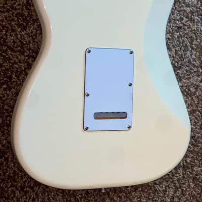 1996 Fender Standard Stratocaster with Vintage Tremolo , Rosewood Fretboard electric guitar alpine white image 7
