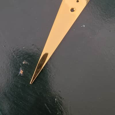 OEM Flying V Stringplate Tailpiece with nails / tacks - Gold image 2