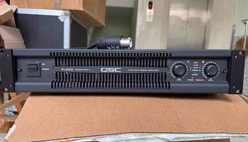 QSC PL380 PowerLight 3 – Professional Power Amplifier, worldwide shipping image 1