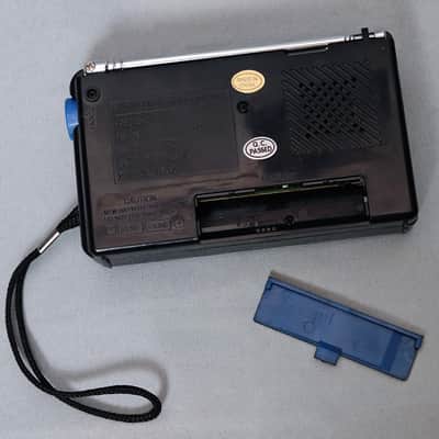 Unbranded Portable AM/FM 9-Band Radio 1990s - Black image 10