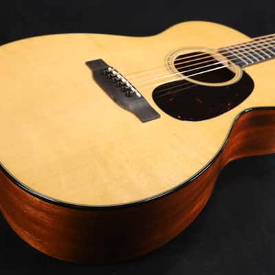 Martin 00-18 Standard Series NEW 2025 - Natural 828 image 1