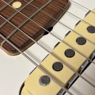 Fender Vintera '60s Jaguar with Pau Ferro Fretboard 2019 - 2023 - 3-Color Sunburst - Upgraded image 5