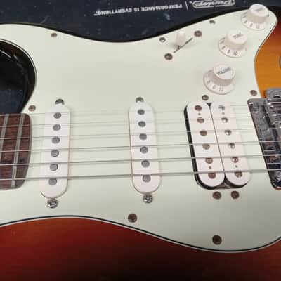 Fender American Deluxe Stratocaster HSS with Rosewood Fretboard in 3-Color Sunburst (2007) image 17