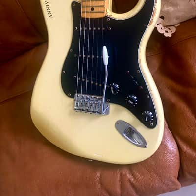 Vintage 1979 Fender 25th Anniversary Stratocaster in Original and Rare Pearl White Finish - All Original With a 4 Bolt Maple Neck and the Original Fender Embossed Logo Case image 5