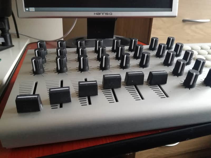 Machinewerks CS X51 USB/MIDI Control Surface / Sliders, Rotaries