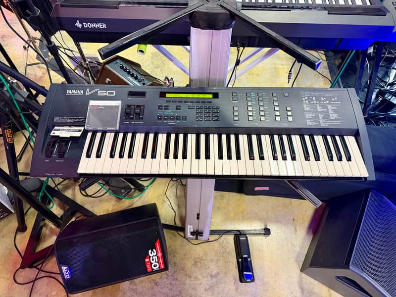 Yamaha Vintage V50 Synthesizer LIKE NEW image 1