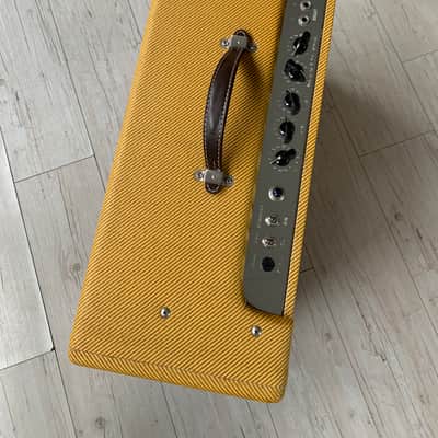 Fender '57 Twin-Amp 2-Channel 40-Watt 2x12" Guitar Combo Lacquered Tweed image 4