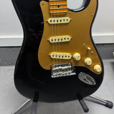 Fender American Professional II Stratocaster with Maple Fretboard 2020 - Present - Black image 3