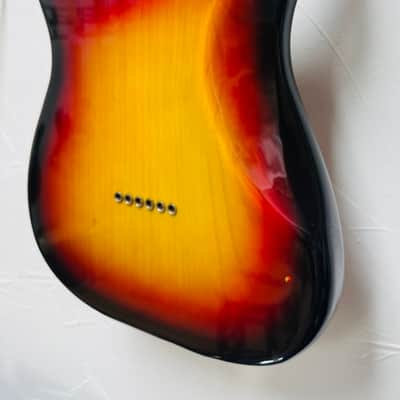 Fender Stratocaster 1977 - 3 Tone Sunburst image 8