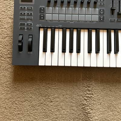 Novation FLkey 49 MIDI Keyboard Controller 2023 - 2026 - Black image 3