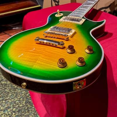 Vintage Guitars V100 30 ANNIVERSARY GREEN BURST W/ Bag image 18