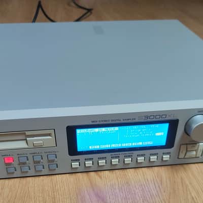 Akai S3000XL MIDI Stereo Digital Sampler 1996 - White image 2
