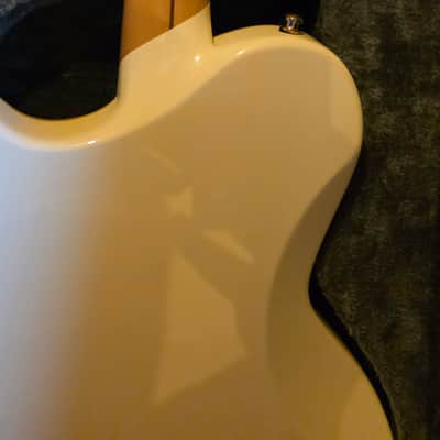 D’Angelico Deluxe Brighton – White / Gold – Made in Korea – Hard Case – 2020 image 4