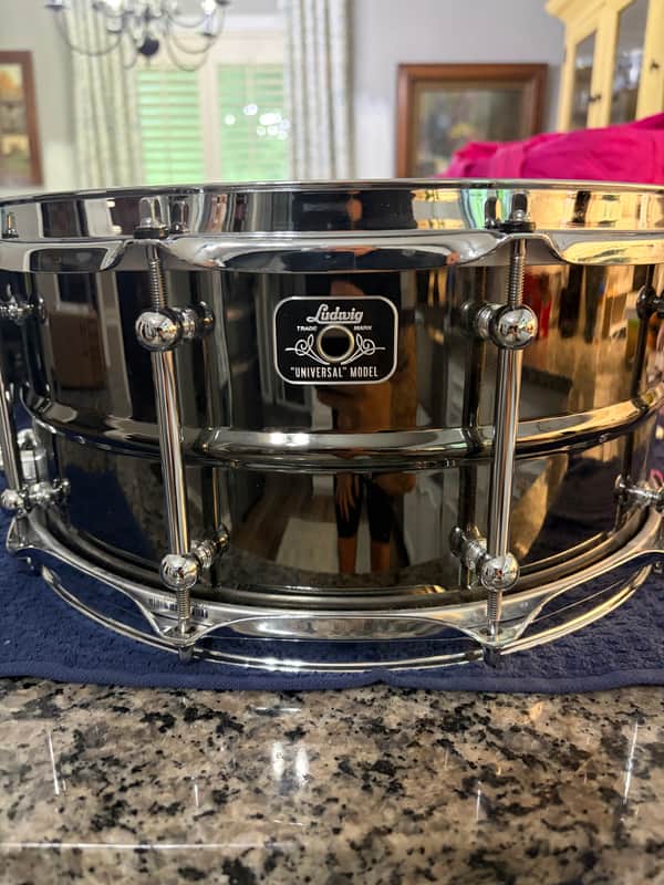 Ludwig LU6514C Universal Brass 6.5x14" Snare Drum with Triple Flange Hoops