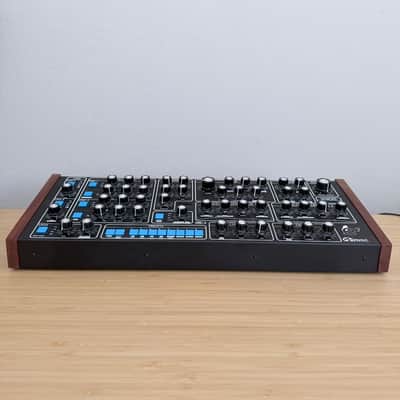 GS Music E7 Desktop Synthesizer (Black + Blue) image 2
