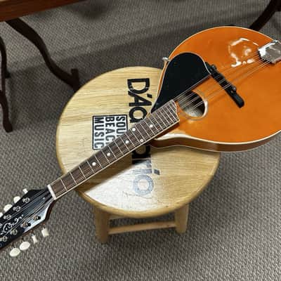 Kentucky KM-272 Deluxe Oval Hole A-Style Mandolin Transparent Amber w/ Case image 5