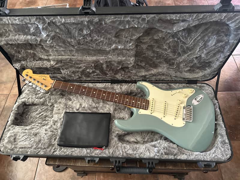 Fender American Professional Stratocaster with Rosewood Fretboard 2017 - 2019 - Sonic Grey