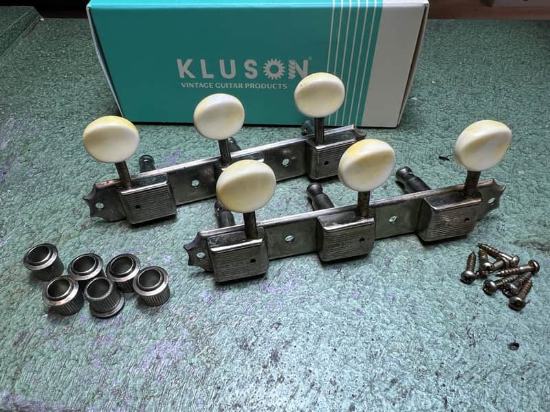 Kluson  Kluson®️ Traditional "Three on a Plate single The original Heavy aged  Heavy aged image 1