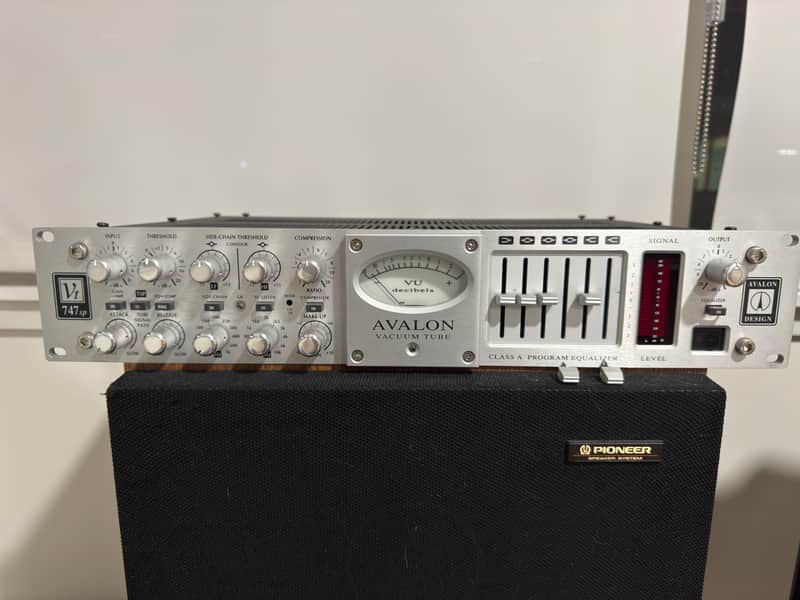 Avalon VT-747sp Stereo Vacuum Tube Compressor / Equalizer | Reverb