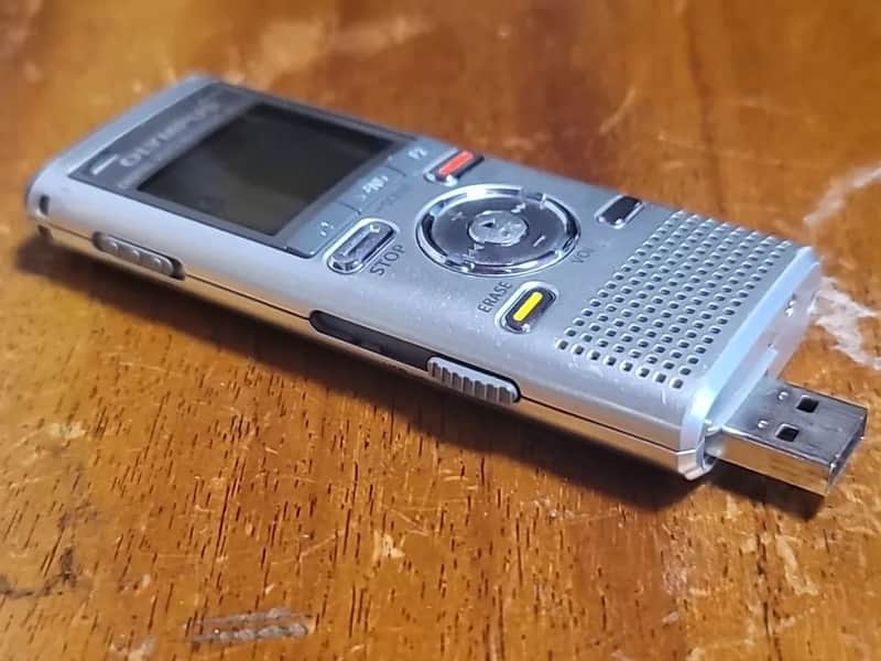 Olympus WS-821 Digital Voice Recorder - USB Storage Device & MP3 Player image 1