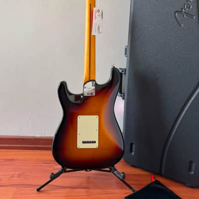 Fender American Ultra Stratocaster 2021 - Ultraburst image 4