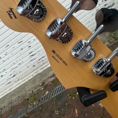 Fender American Deluxe Precision Bass image 3